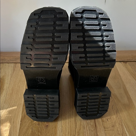 Dr. Martens Maybole Black Leather Chelsea Boots - Picture 6 of 9